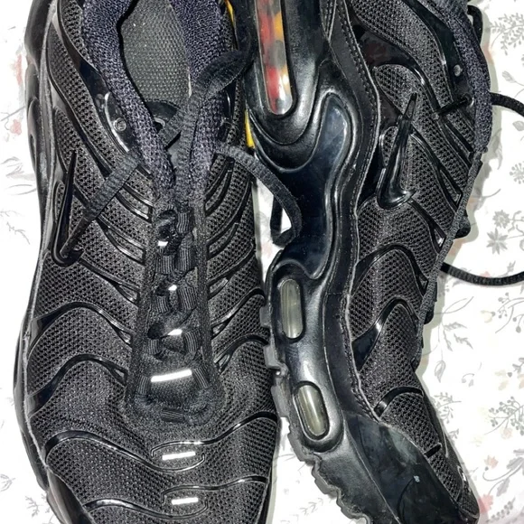 Women’s Black Athletic Shoes - Picture 1 of 2